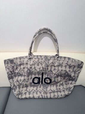 ALO Yoga Gray & Cream Tie-Dye Canvas Tote